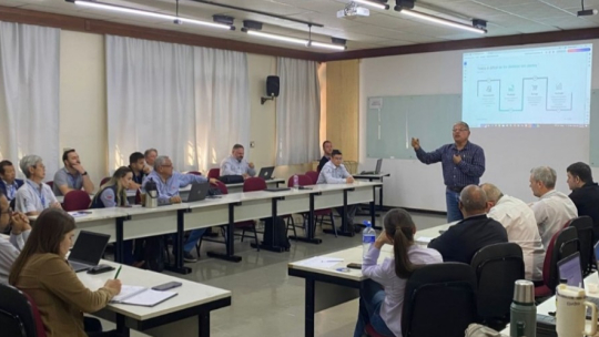 IDR-PR realiza Seminário Estadual Leite para capacitação de técnicos em Pecuária Leiteira em Londrina